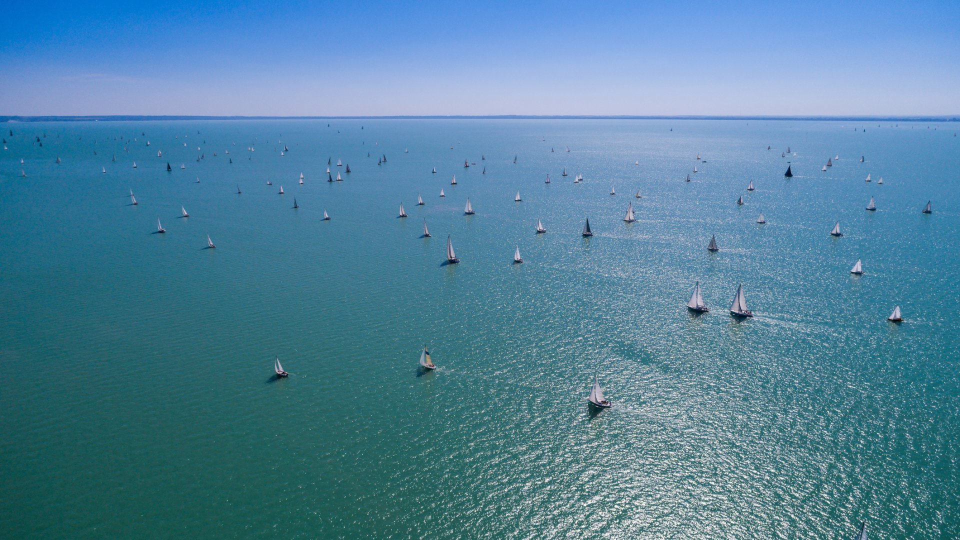 The best places to watch the Kékszalag (Blue Ribbon) sailing race in Balatonfüred The best places to watch the Kékszalag (Blue Ribbon) sailing race in Balatonfüred